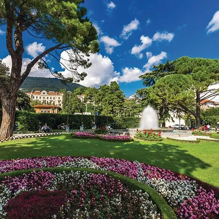 Cozy In With House Sea View Holiday home